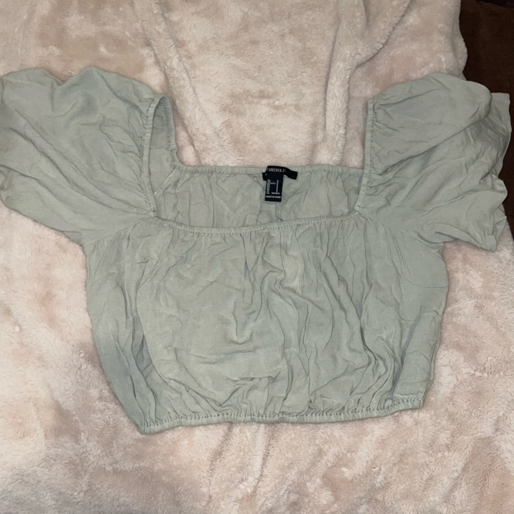 Puffy sleeve crop blouse